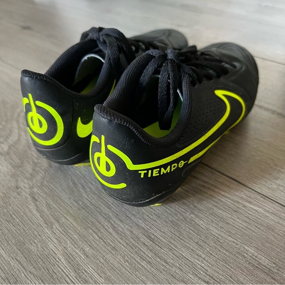 Nike Tiempo Kids Cleats Soccer Sz 1Y Black/Neon - Picture 6 of 9